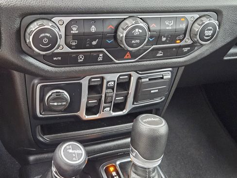 Used 2024 Jeep Gladiator Sport AWD/4WD image 21