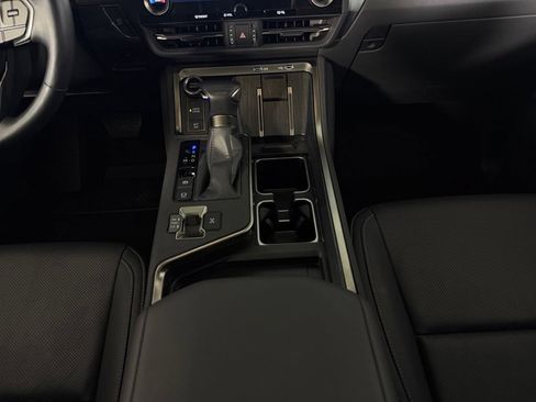 Used 2024 Lexus GX 550 w/ Accessory Package (2T) AWD/4WD image 17