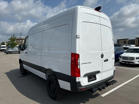 Used 2025 Mercedes-Benz Sprinter 2500 image 8
