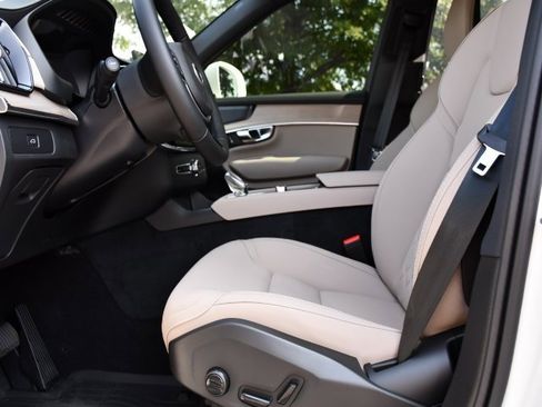 New 2026 Volvo XC90 B6 Plus w/ Protection Package Premier image 13