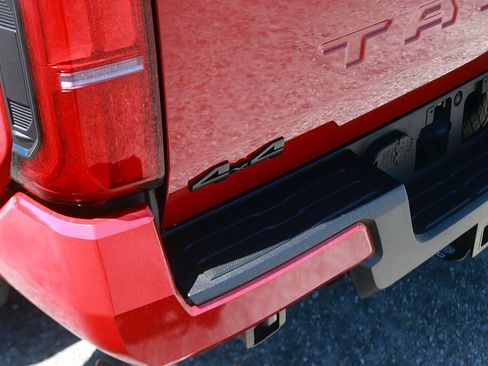 Used 2025 Toyota Tacoma TRD Off-Road AWD/4WD image 9