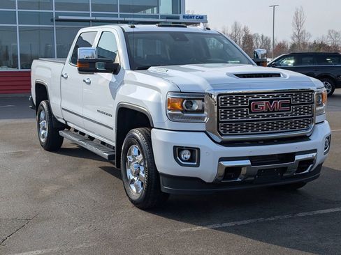 Used 2019 GMC Sierra 3500 Denali image 3
