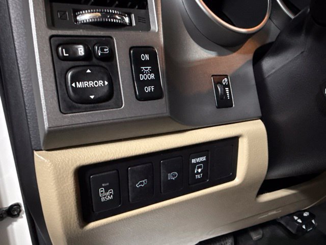 Used 2015 Toyota Sequoia Platinum AWD/4WD image 7