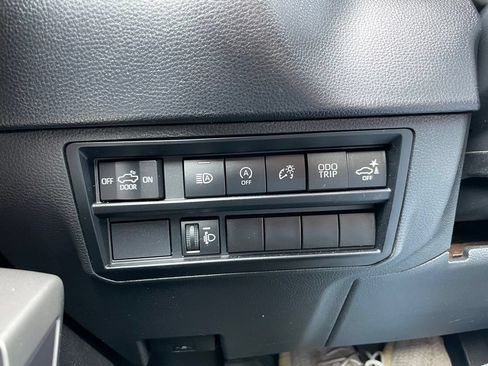 Used 2023 Toyota Tundra SR5 w/ SR5 Convenience Package AWD/4WD image 32