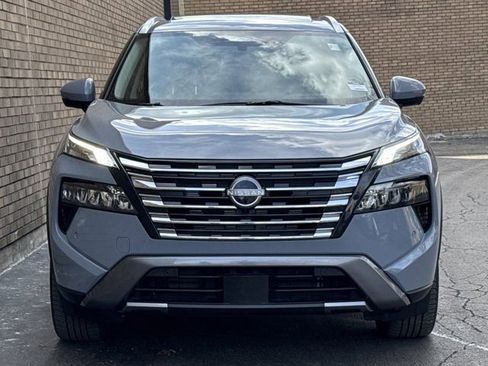 Used 2025 Nissan Rogue SL w/ Tech Package image 43