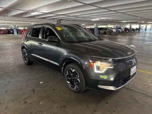 Certified 2023 Kia Niro Wind FWD image 3