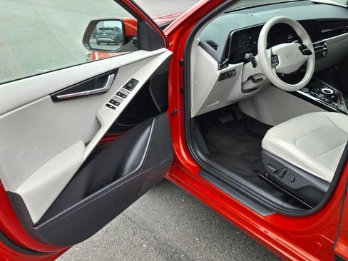 Certified 2023 Kia Niro Wind w/ Wind Preserve Package FWD image 21