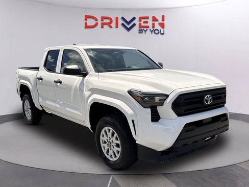Used 2025 Toyota Tacoma SR AWD/4WD image 1