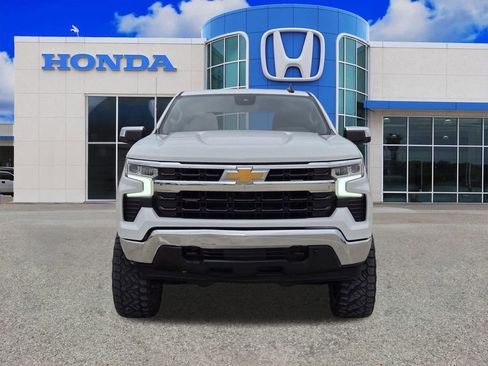 Used 2024 Chevrolet Silverado 1500 LT AWD/4WD image 8