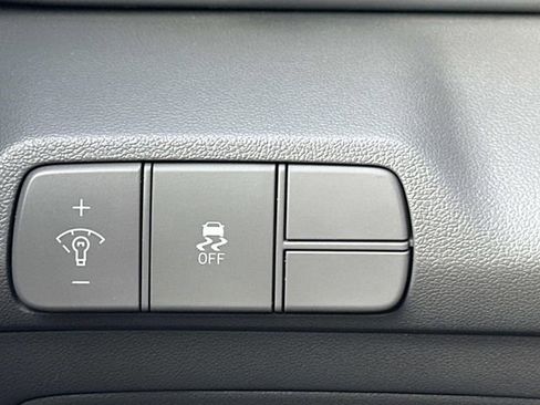 Used 2025 Hyundai Elantra SEL image 23