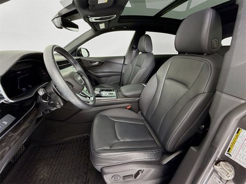 Used 2023 Audi Q8 Premium image 5