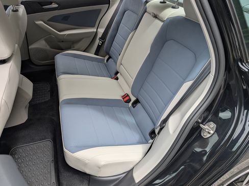 Used 2025 Volkswagen Jetta SE w/ Sunroof Package FWD image 17