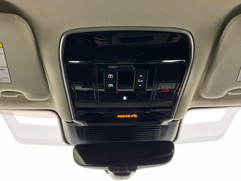 Certified 2023 Land Rover Range Rover SE AWD/4WD image 13
