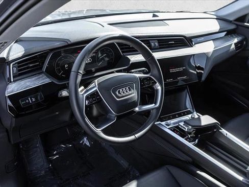 Used 2024 Audi Q8 e-tron Premium Plus w/ Premium Plus Package image 10