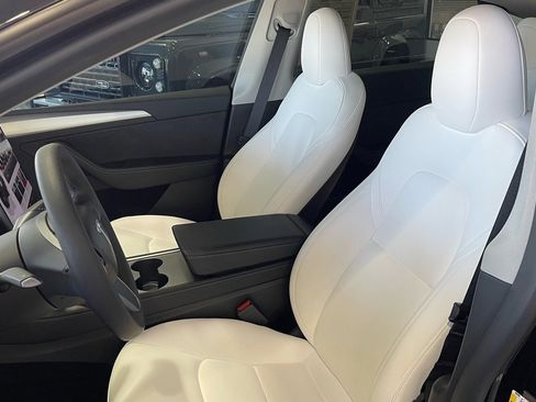 Used 2023 Tesla Model Y 2WD image 25