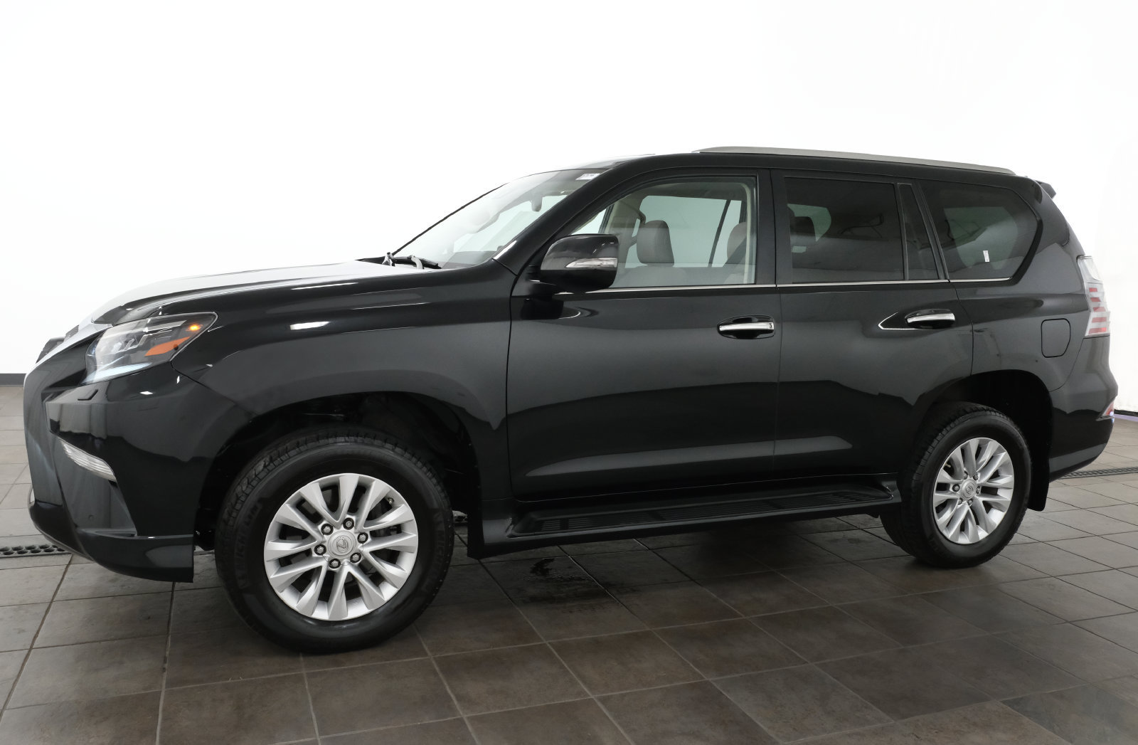 Used 2023 Lexus GX 460 Premium w/ Premium Package AWD/4WD image 2