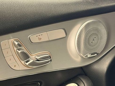 Used 2019 Mercedes-Benz GLC 300 4MATIC image 17
