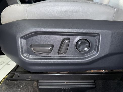 Used 2022 Toyota Tundra Limited image 18