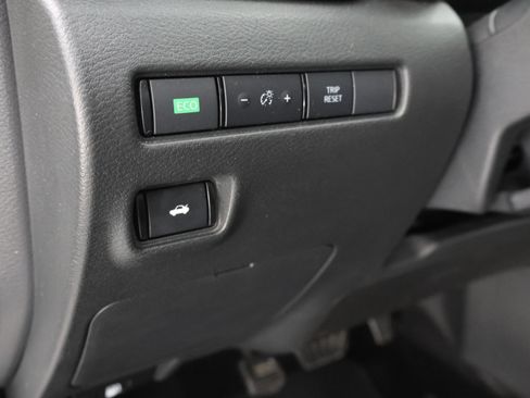 Used 2024 Nissan Sentra SV FWD image 37