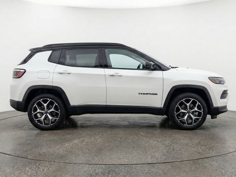 Used 2025 Jeep Compass Limited AWD/4WD image 11
