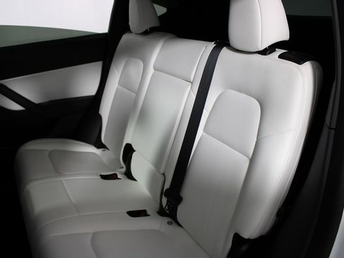 Used 2020 Tesla Model Y Long Range image 19