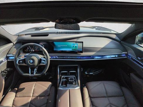 Used 2025 BMW 740i xDrive image 19