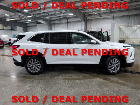 Used 2025 Buick Enclave Preferred w/ Power Package AWD/4WD image 2