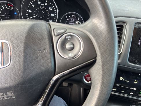 Used 2018 Honda HR-V EX image 10