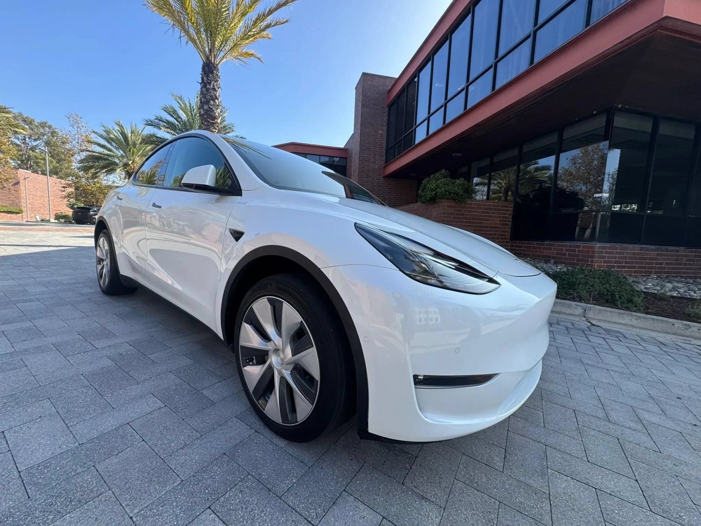 Used 2022 Tesla Model Y Long Range AWD/4WD image 3