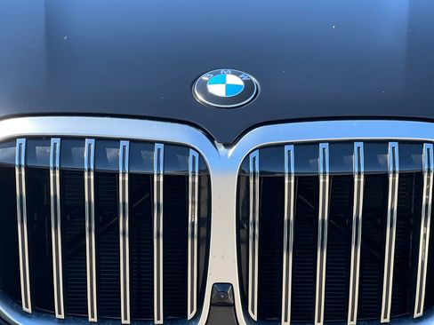 Used 2025 BMW X7 xDrive40i w/ Climate Comfort Package image 48