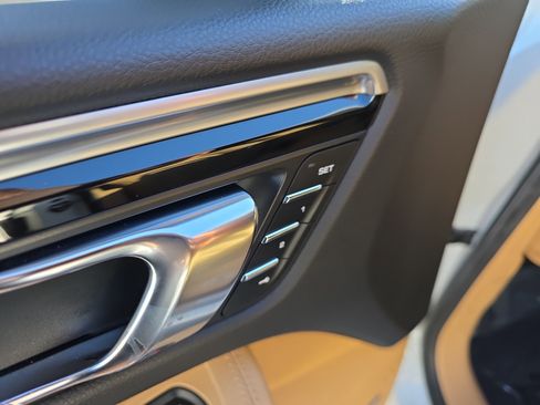 Used 2017 Porsche Macan S image 18