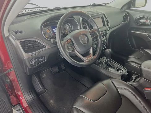 Used 2021 Jeep Cherokee Latitude Plus AWD/4WD image 10
