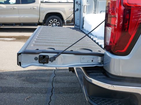 New 2026 GMC Sierra 1500 SLE w/ Preferred Package image 14