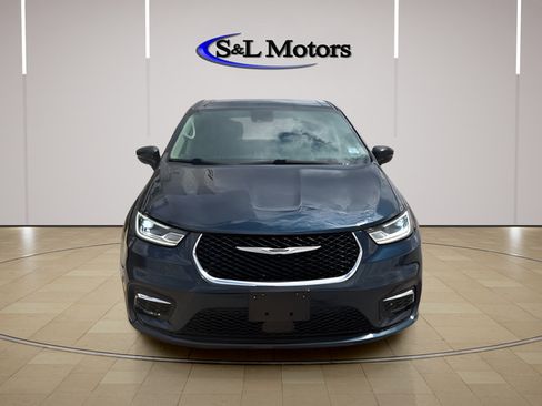 Certified 2024 Chrysler Pacifica Touring-L FWD image 2