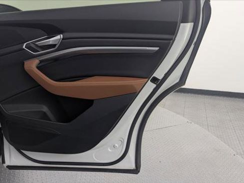Used 2021 Audi e-tron Premium w/ Convenience Plus Package image 19
