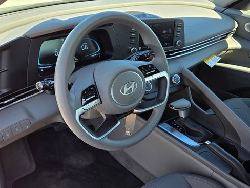 Used 2026 Hyundai Elantra SE FWD image 9