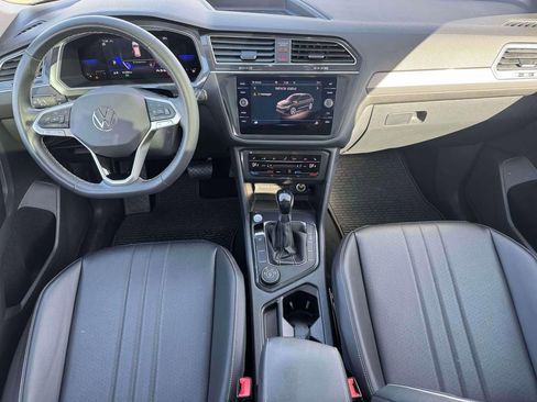 Used 2023 Volkswagen Tiguan SE image 13