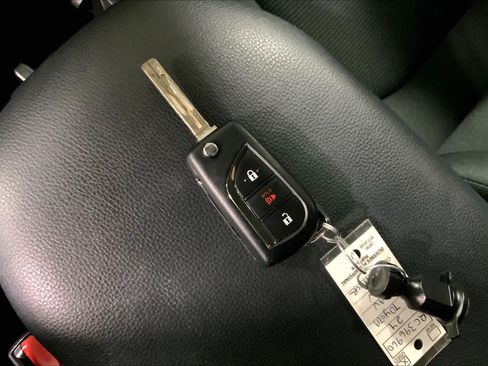 Used 2024 Toyota RAV4 LE AWD/4WD image 15