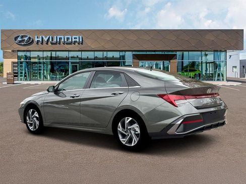 New 2026 Hyundai Elantra Limited FWD image 4