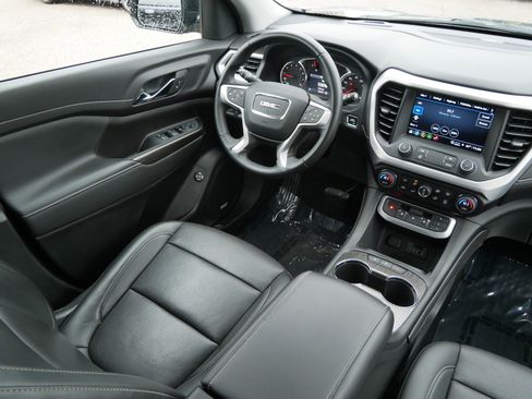 Used 2023 GMC Acadia SLT w/ LPO, Floor Liner Package image 9