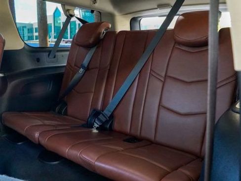 Used 2019 Cadillac Escalade ESV Premium Luxury image 70