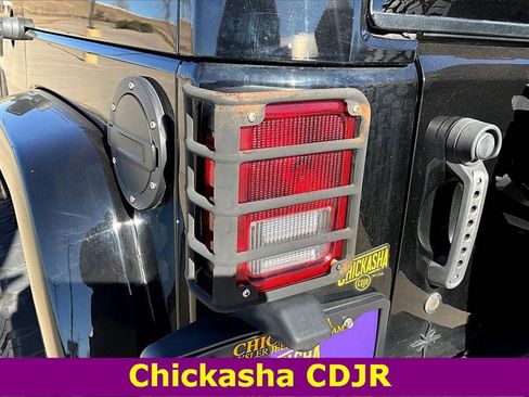 Used 2017 Jeep Wrangler Unlimited Rubicon w/ Connectivity Group image 22