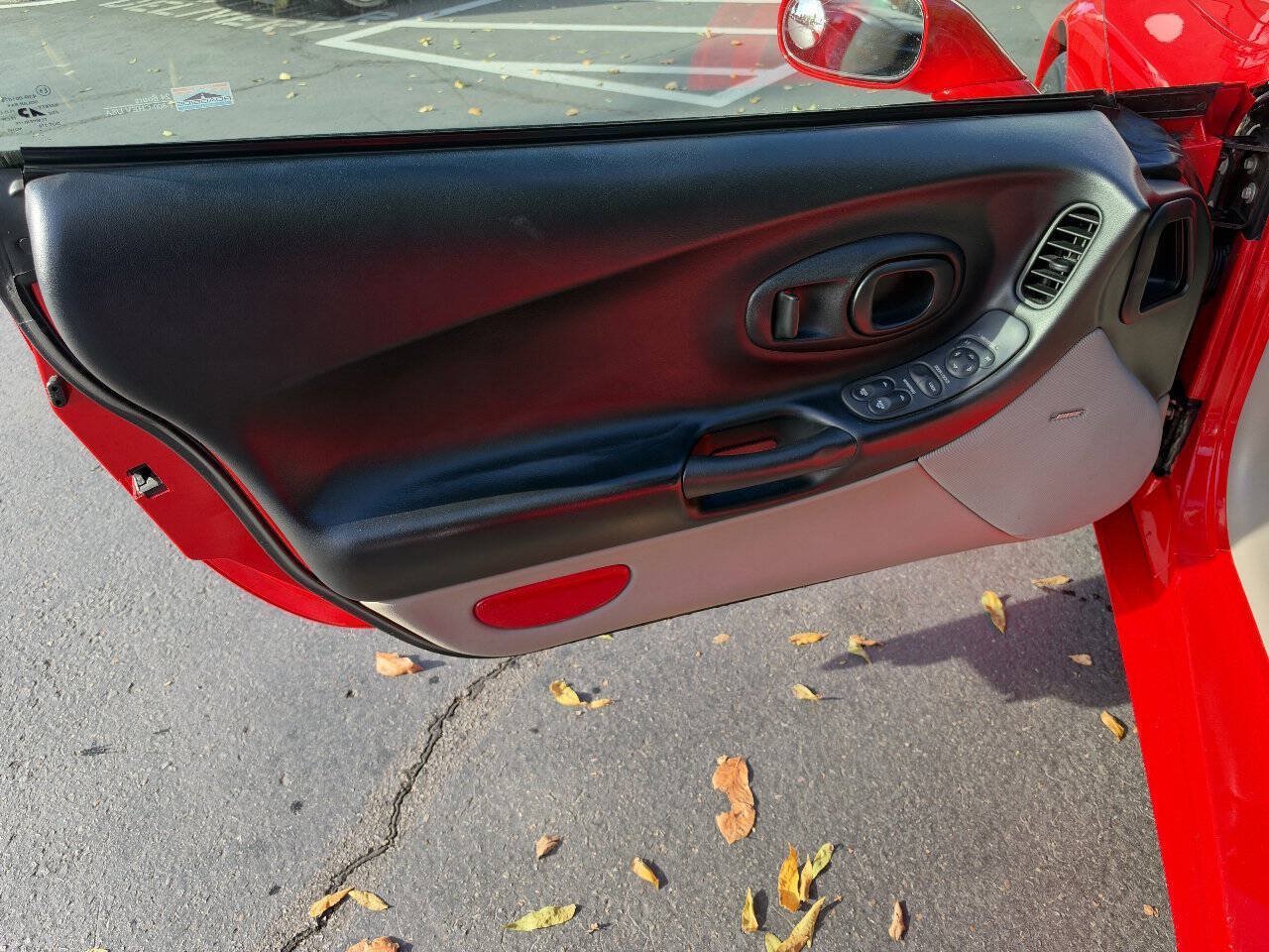 Used 1998 Chevrolet Corvette Coupe RWD image 12