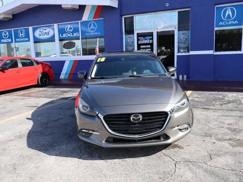 Used 2018 MAZDA MAZDA3 Grand Touring w/ Premium Equipment Package FWD image 8