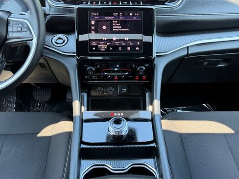 Used 2024 Jeep Grand Cherokee Laredo X w/ Luxury Tech Group I AWD/4WD image 11