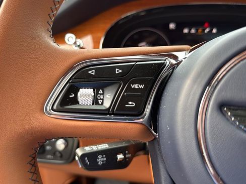 Certified 2022 Bentley Bentayga image 34