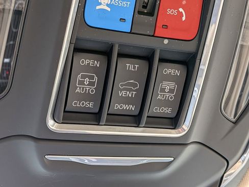 Used 2022 Jeep Grand Cherokee Limited AWD/4WD image 22