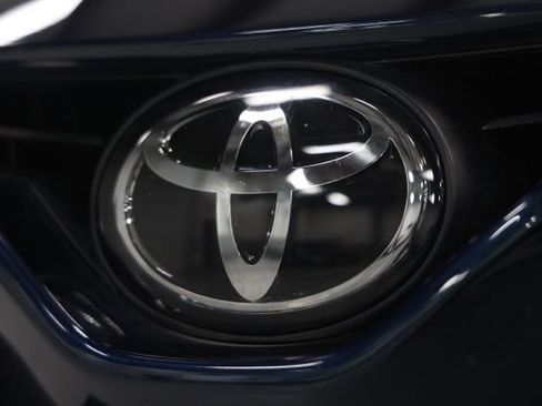 Used 2020 Toyota Camry SE FWD image 4