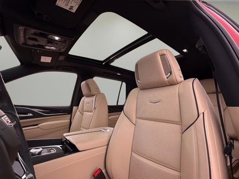 Used 2024 Cadillac Escalade Premium Luxury image 27