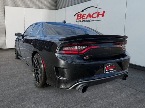 Used 2018 Dodge Charger R/T image 11